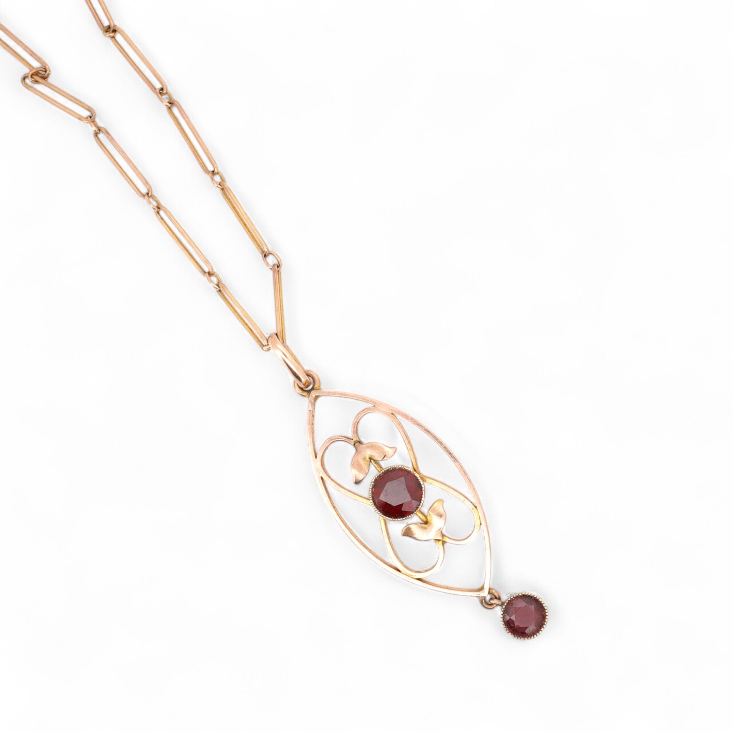 An Edwardian garnet necklace, early 20th century